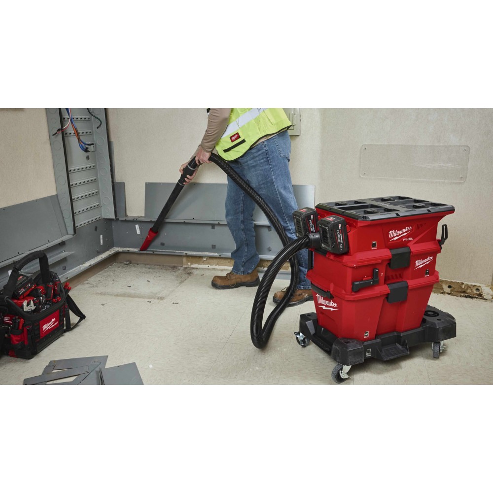 Аккумуляторный пылесос для воды и сухого мусора Milwaukee M18 FUEL F2VC23LG2-0