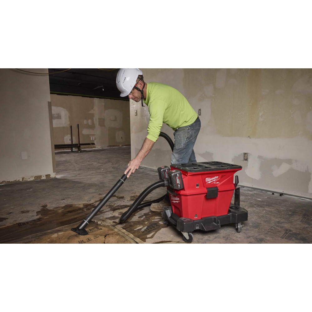 Аккумуляторный пылесос для воды и сухого мусора Milwaukee M18 FUEL F2VC23LG2-0