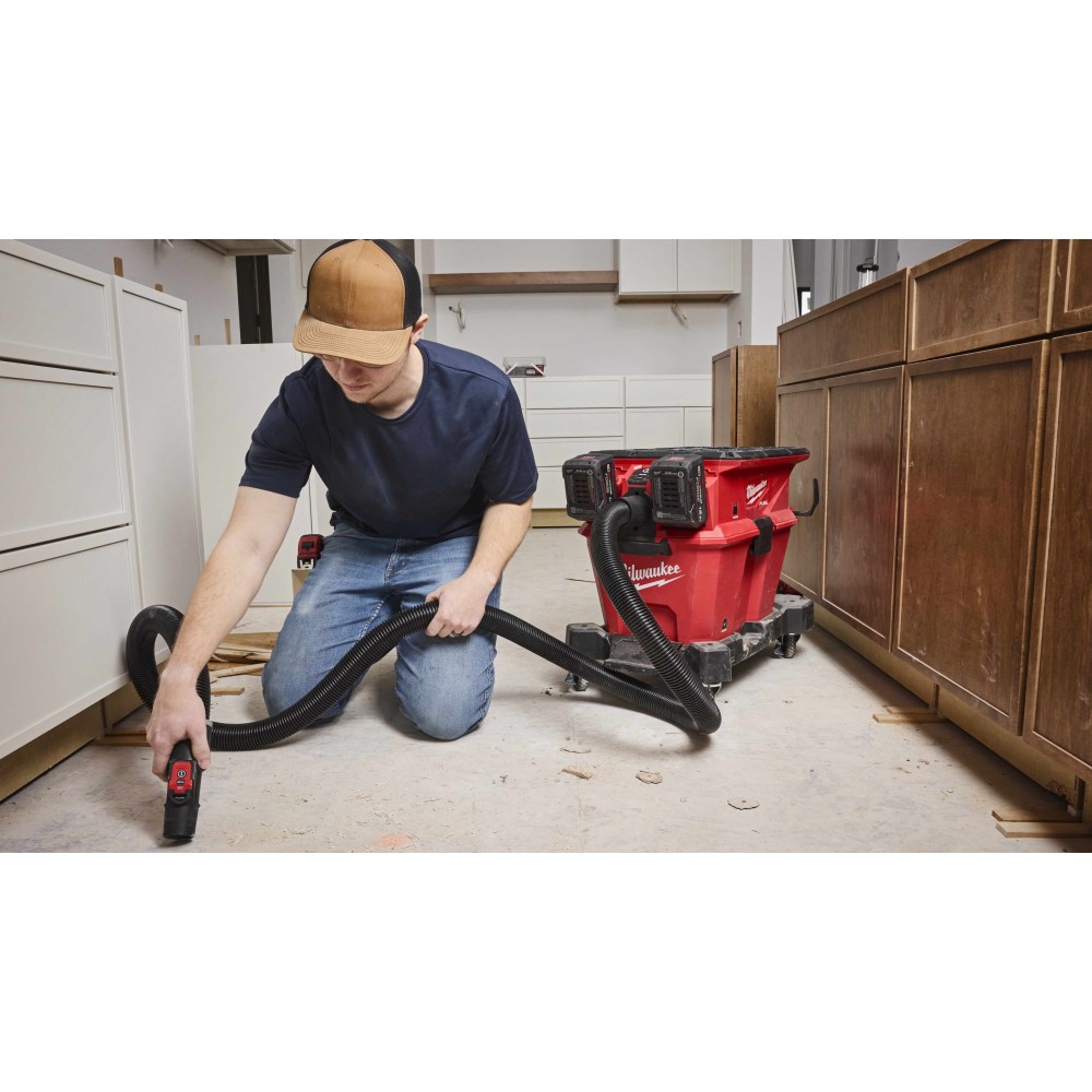 Аккумуляторный пылесос для воды и сухого мусора Milwaukee M18 FUEL F2VC23LG2-0