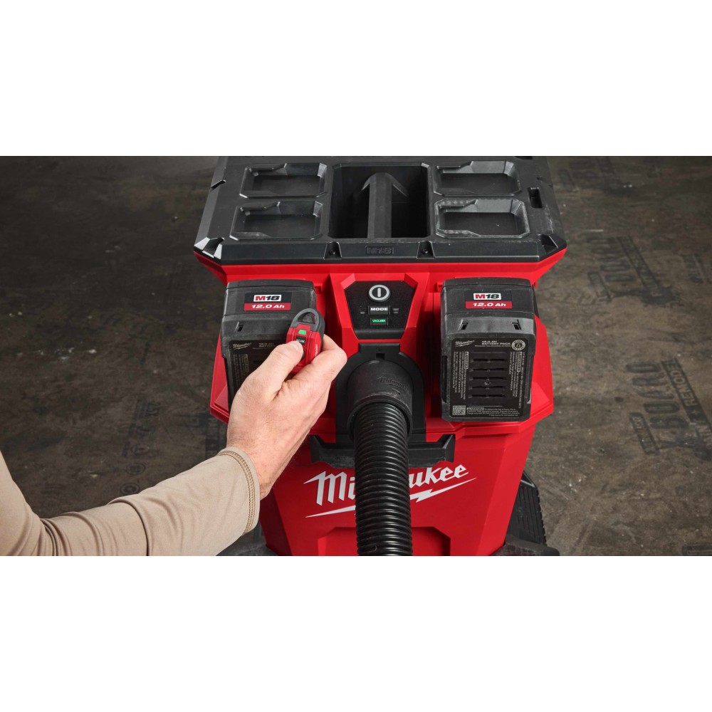 Аккумуляторный пылесос для воды и сухого мусора Milwaukee M18 FUEL F2VC23LG2-0