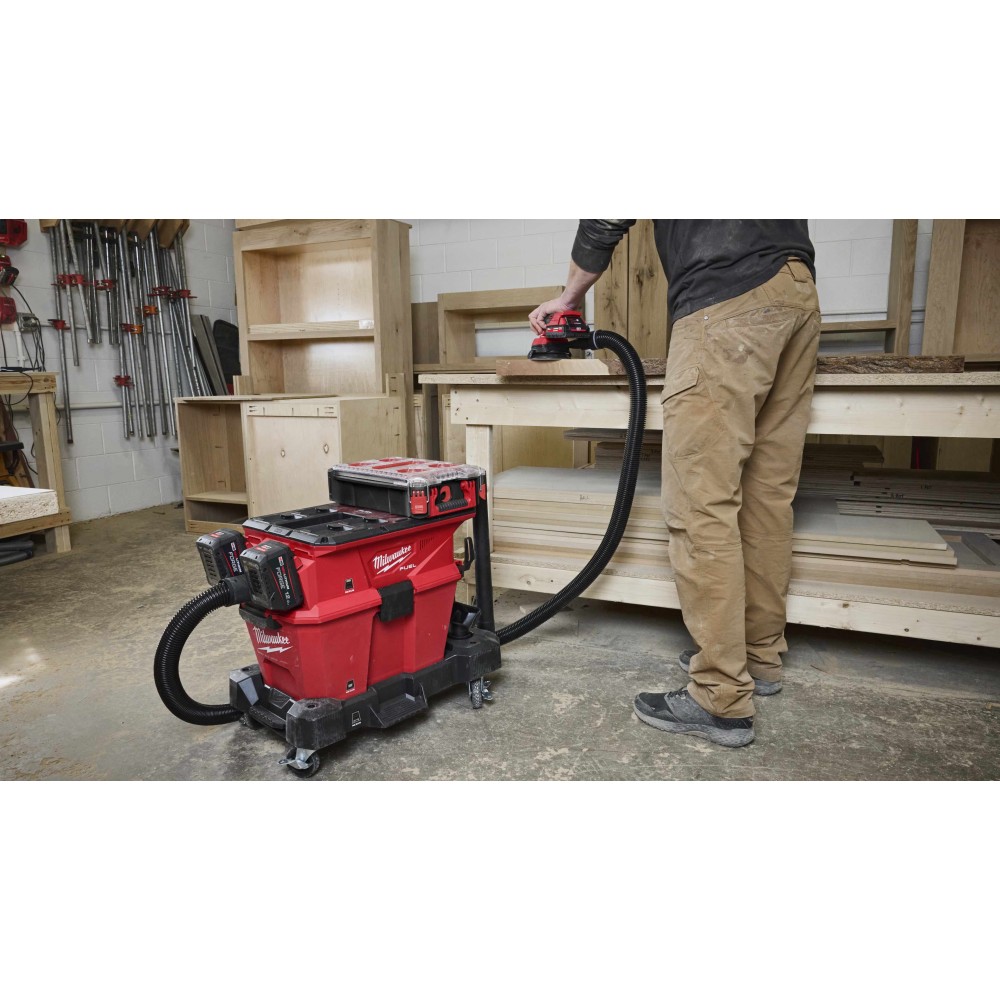 Аккумуляторный пылесос для воды и сухого мусора Milwaukee M18 FUEL F2VC23LG2-0