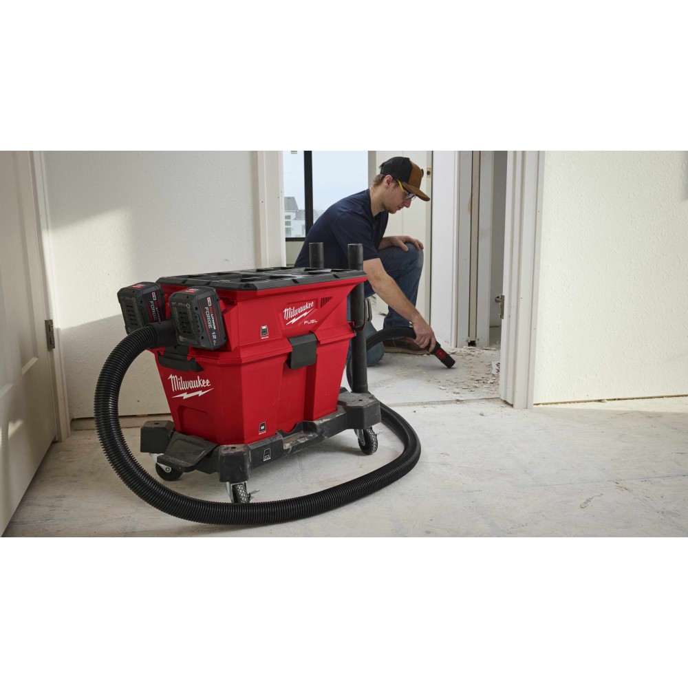 Аккумуляторный пылесос для воды и сухого мусора Milwaukee M18 FUEL F2VC23LG2-0