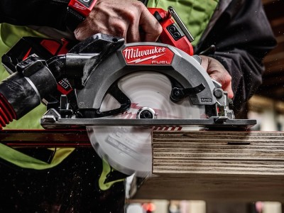 Аккумуляторная циркулярная пила 165 мм с глубиной пропила 66 мм - Milwaukee M18 FUEL