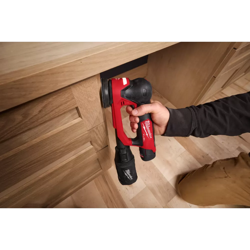 Аккумуляторная эксцентриковая шлифовальная машина Milwaukee M12 FSDR75-0B FUEL (Арт. 4933498232)