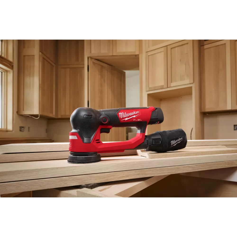 Аккумуляторная эксцентриковая шлифовальная машина Milwaukee M12 FSDR75-0B FUEL (Арт. 4933498232)