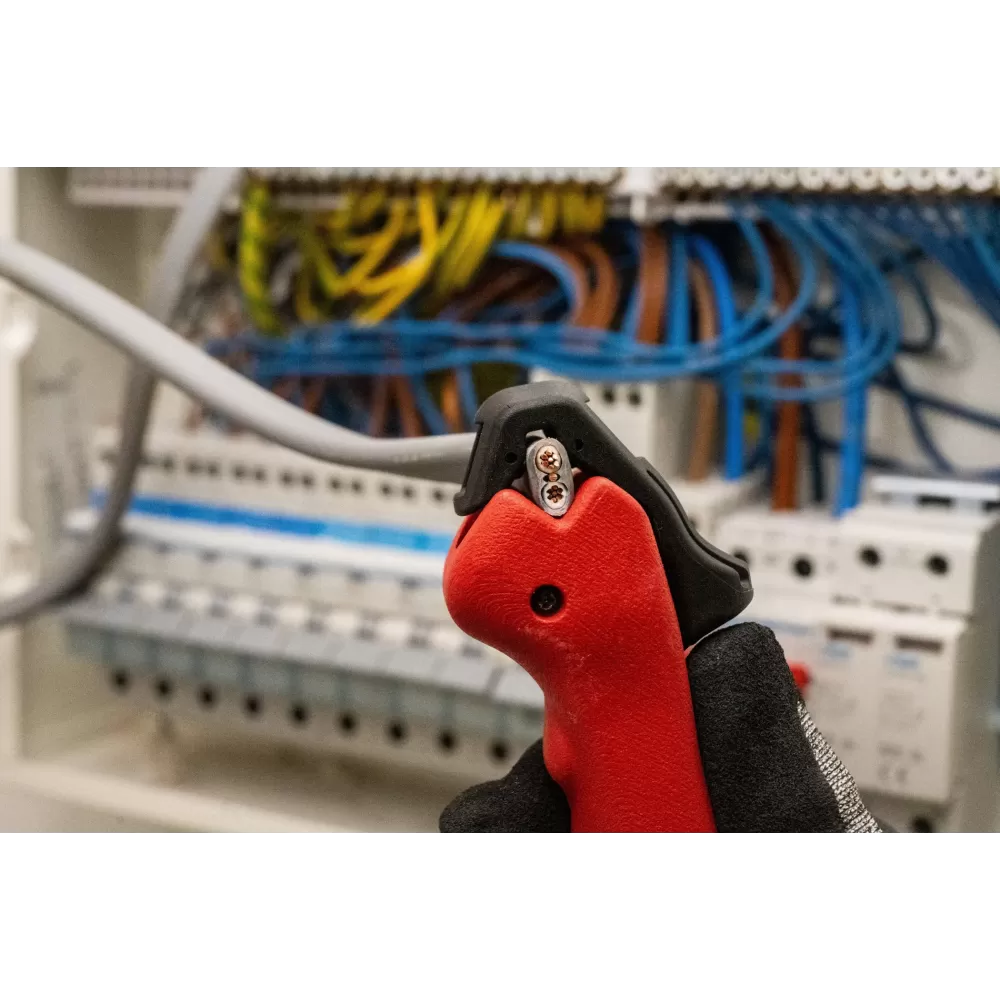 Инструмент для снятия изоляции кабелей универсальный  Milwaukee 4 в 1 (стриппер) (Арт. 4932498270)