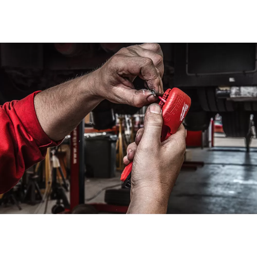 Инструмент для снятия изоляции кабелей универсальный  Milwaukee 4 в 1 (стриппер) (Арт. 4932498270)