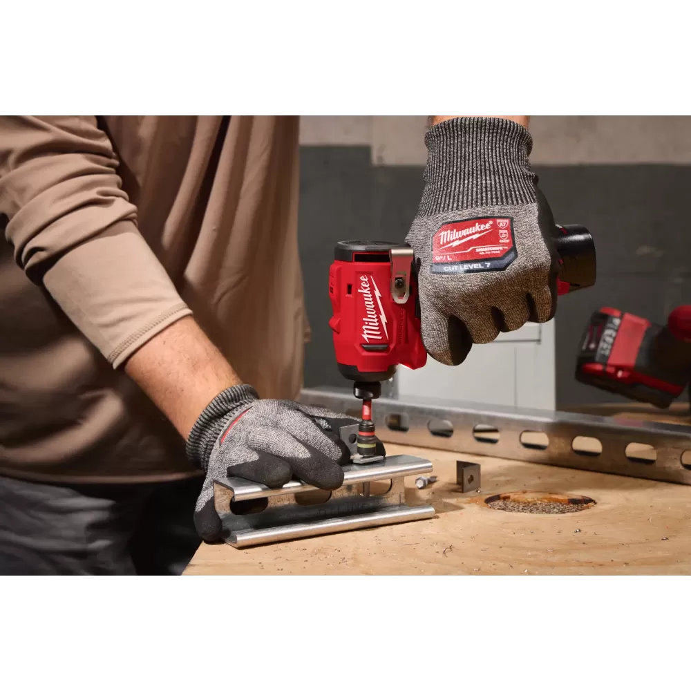 Аккумуляторный субкомпактный импульсный винтоверт Milwaukee M12 BLIDRC-0 (замена для 4933441955) (Арт. 4933499689)