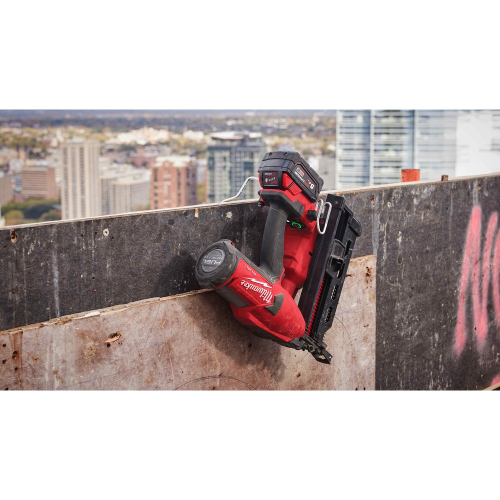 Аккумуляторный гвоздезабиватель Milwaukee M18 FUEL FDN-0C