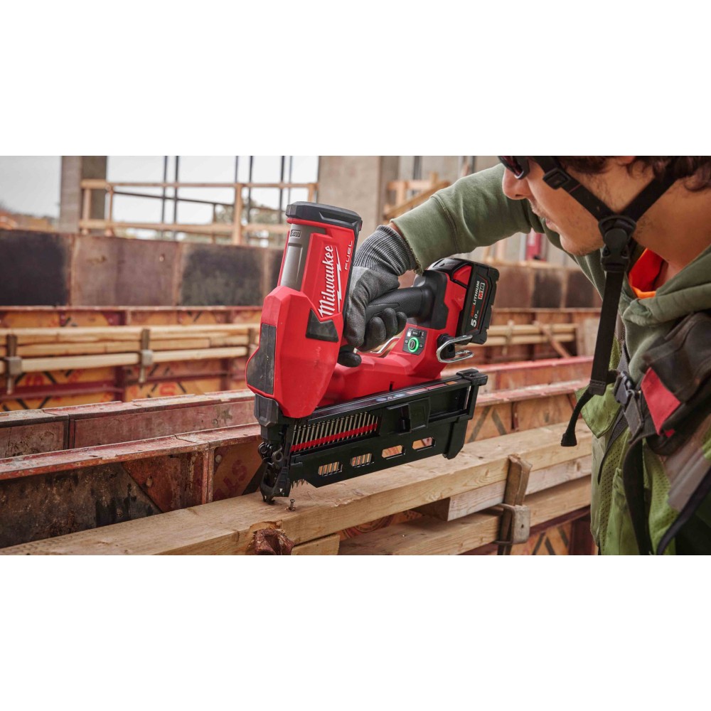 Аккумуляторный гвоздезабиватель Milwaukee M18 FUEL FDN-0C