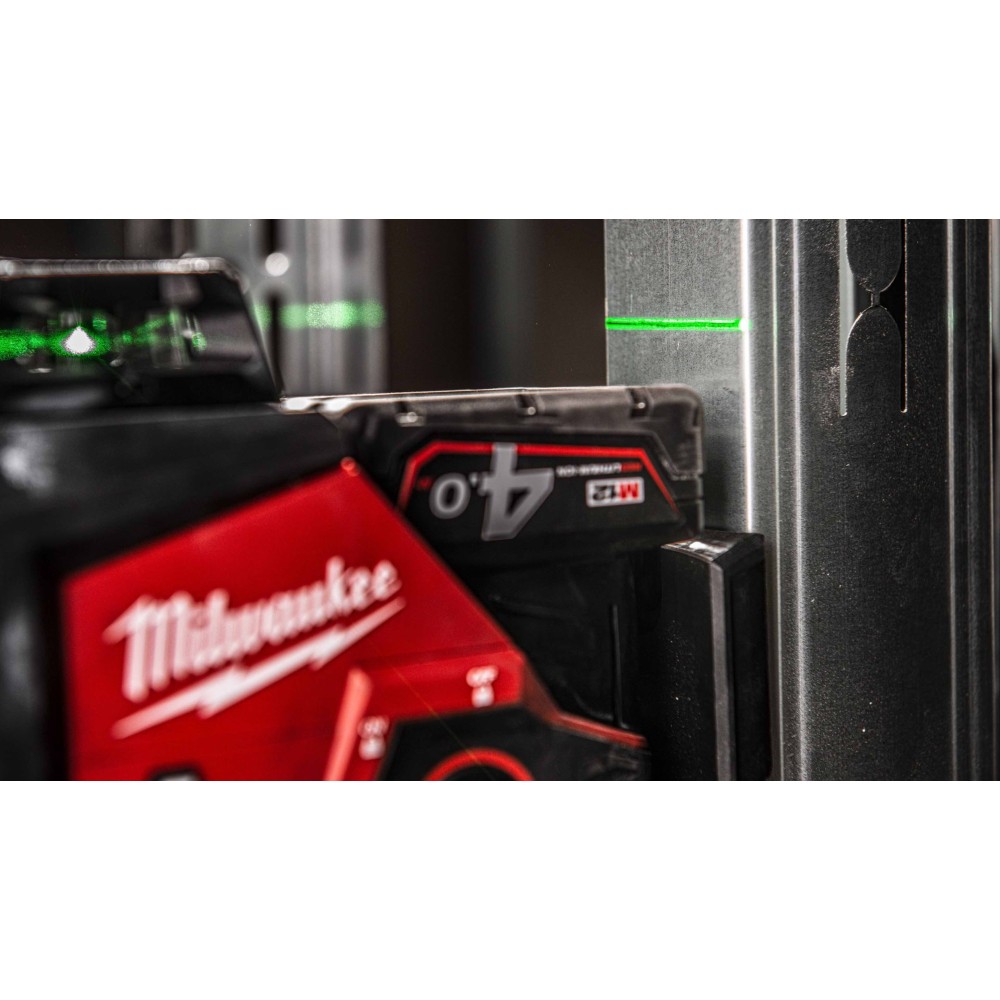 Аккумуляторный мультилинейный лазерный нивелир Milwaukee M12 3PL-0C