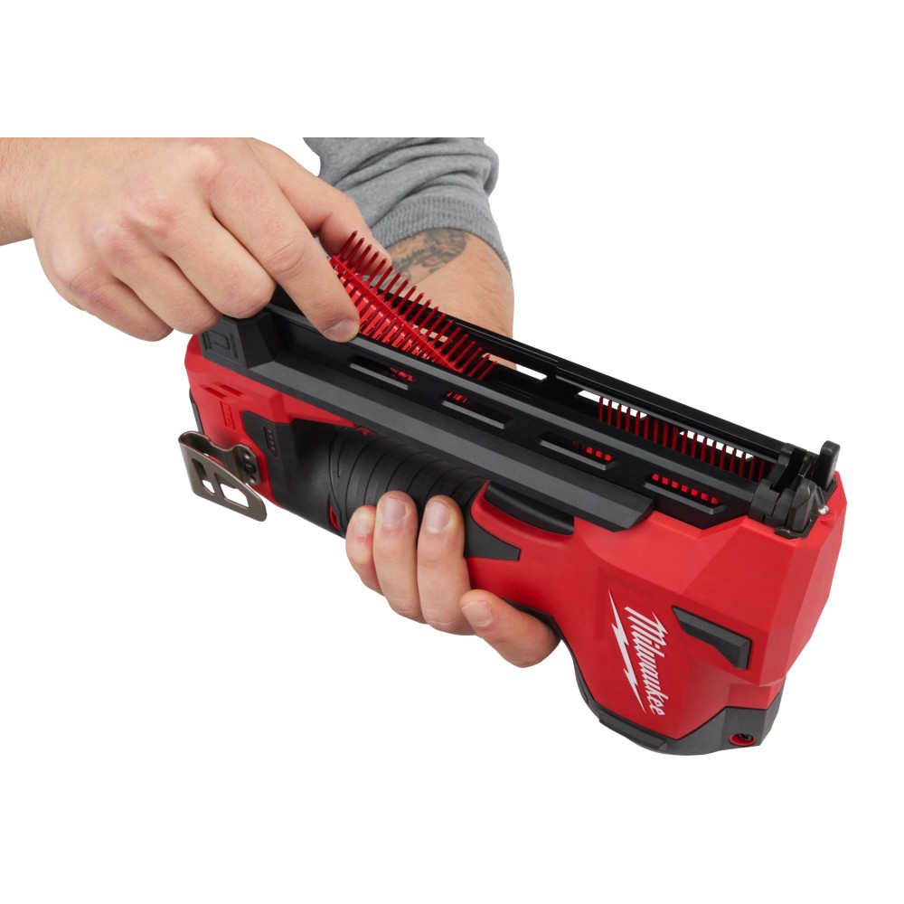 Аккумуляторный степлер для кабеля Milwaukee M12 BCST-0