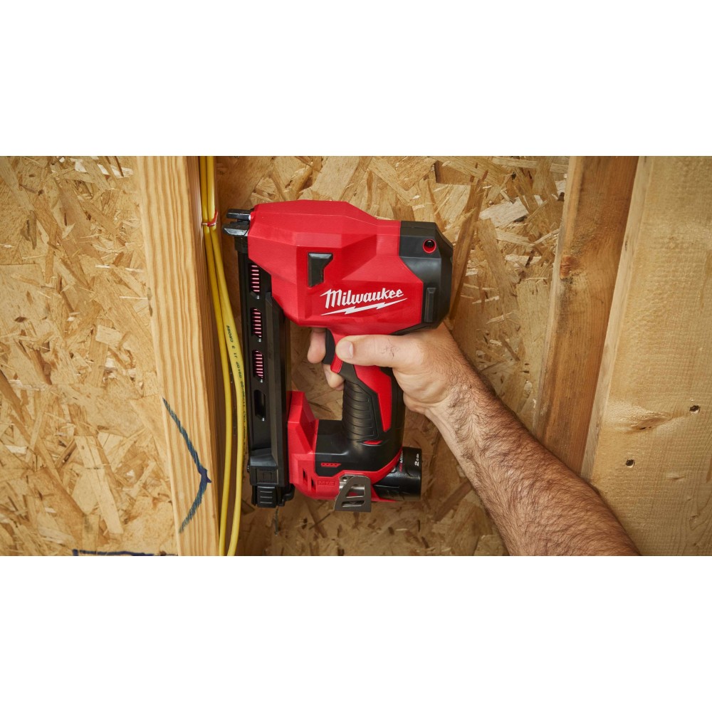 Аккумуляторный степлер для кабеля Milwaukee M12 BCST-0