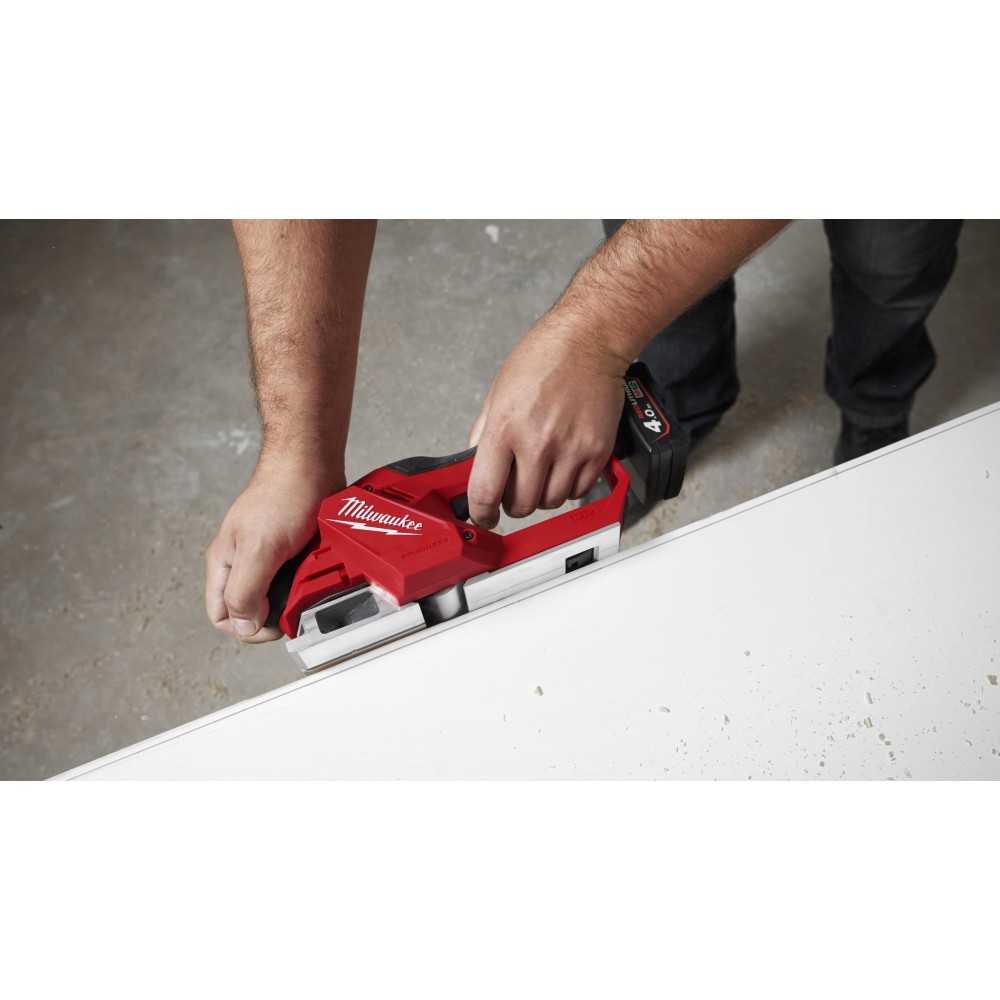 Аккумуляторный рубанок Milwaukee M12 BLP-0X