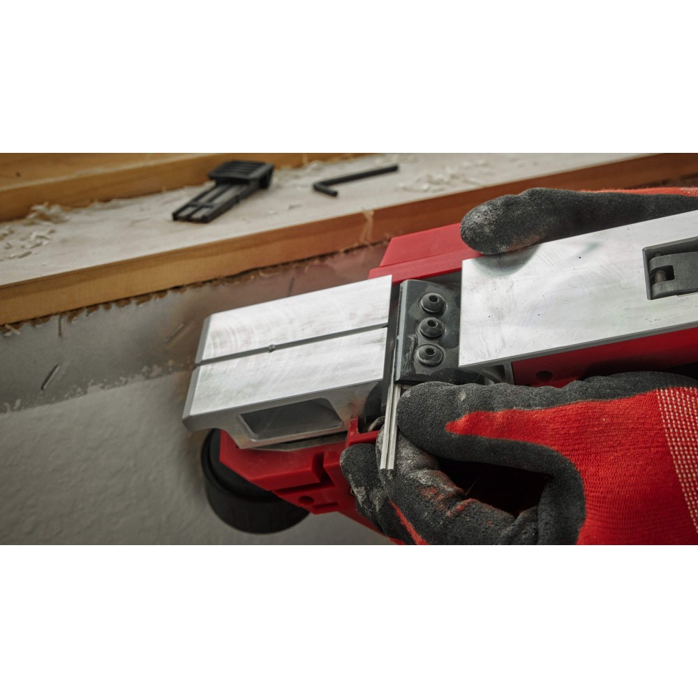 Аккумуляторный рубанок Milwaukee M12 BLP-402X