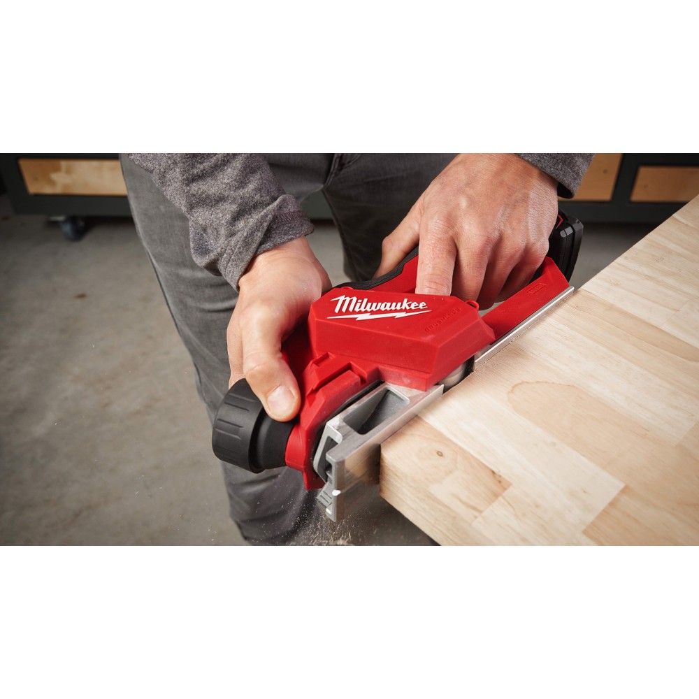 Аккумуляторный рубанок Milwaukee M12 BLP-0X