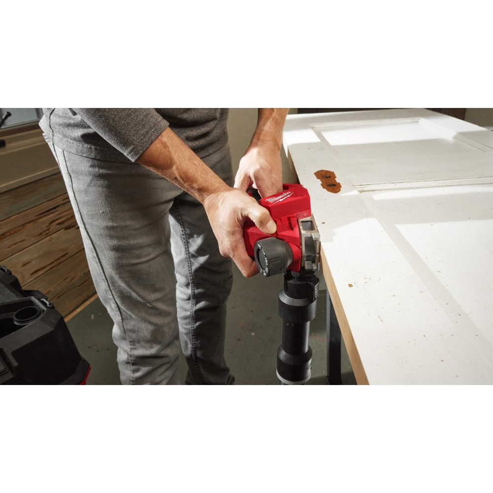 Аккумуляторный рубанок Milwaukee M12 BLP-0X