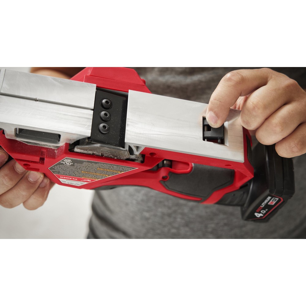 Аккумуляторный рубанок Milwaukee M12 BLP-402X