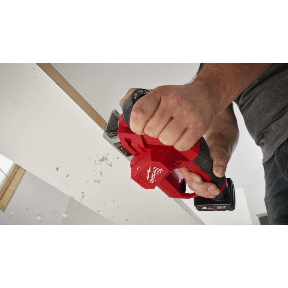 Аккумуляторный рубанок Milwaukee M12 BLP-402X