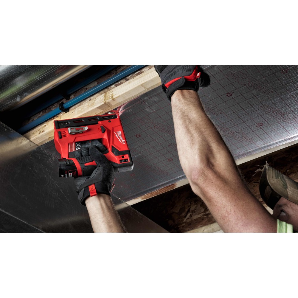 Аккумуляторный степлер Milwaukee M12 BST-0