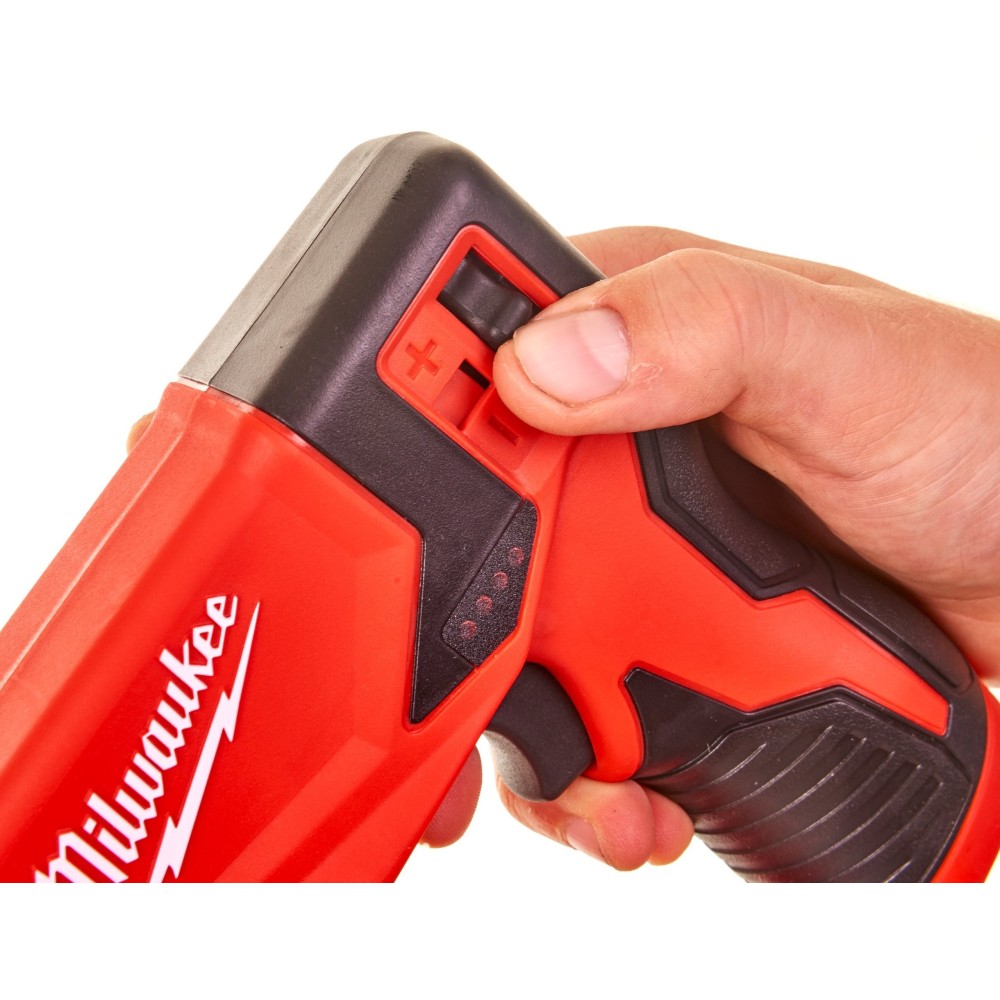 Аккумуляторный степлер Milwaukee M12 BST-0