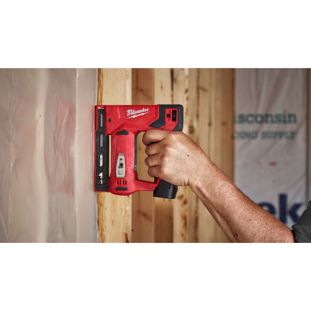 Аккумуляторный степлер Milwaukee M12 BST-0