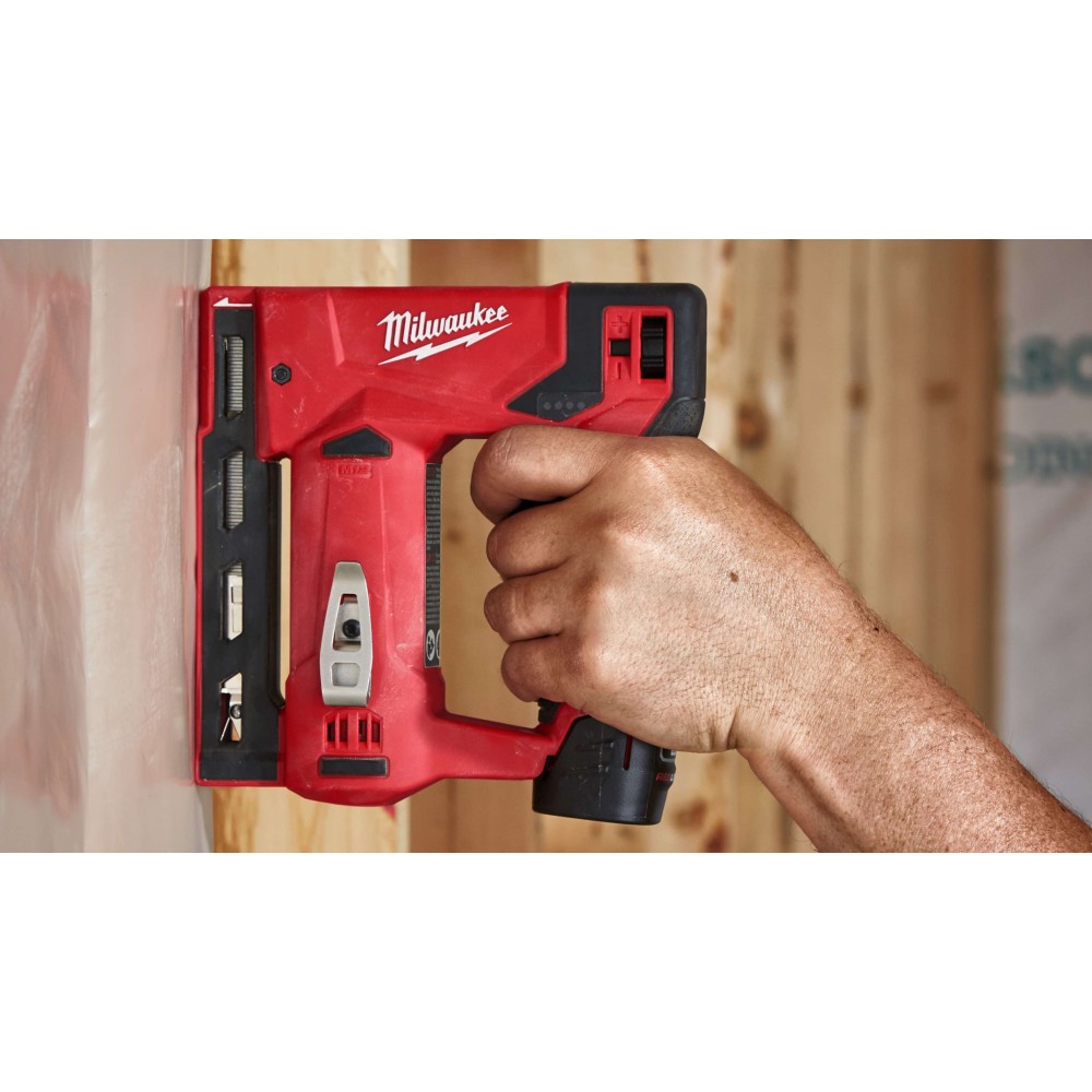 Аккумуляторный степлер Milwaukee M12 BST-0