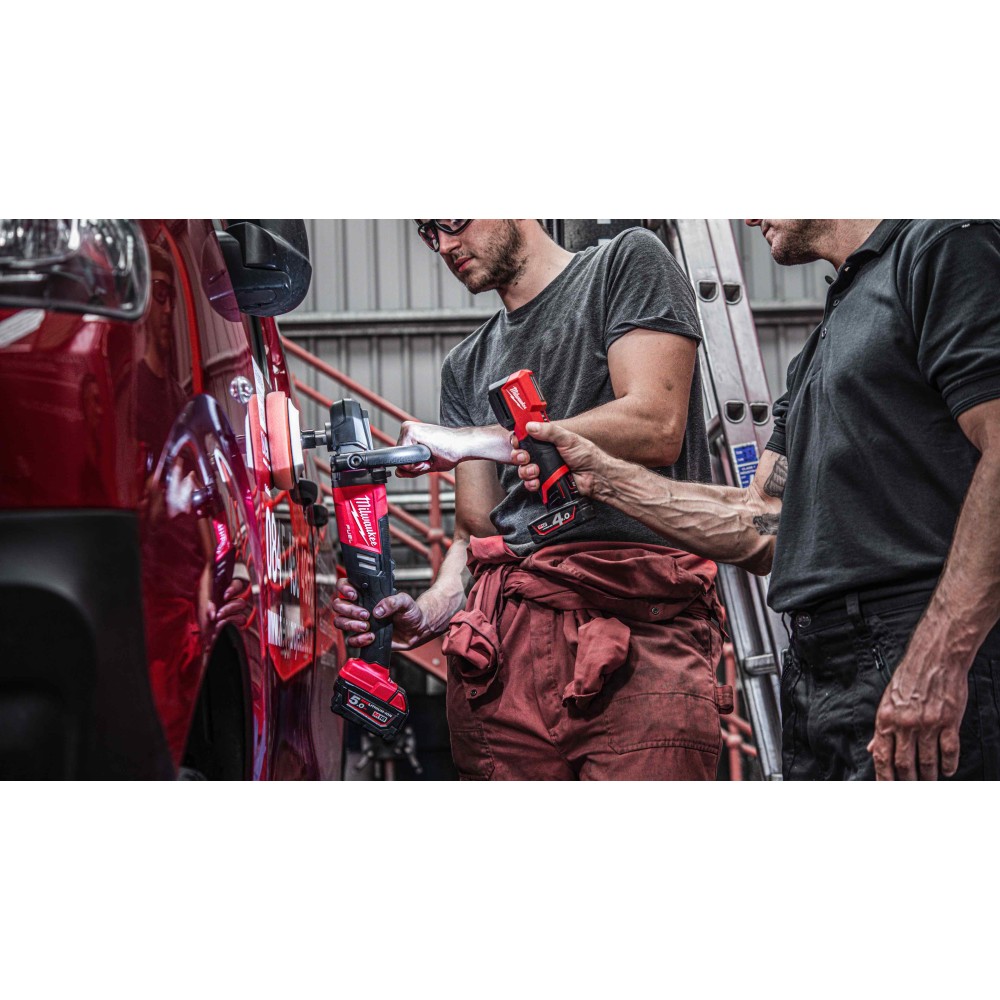 Аккумуляторный фонарь ДЛЯ ЦВЕТОПОДБОРА Milwaukee M12 CML-401