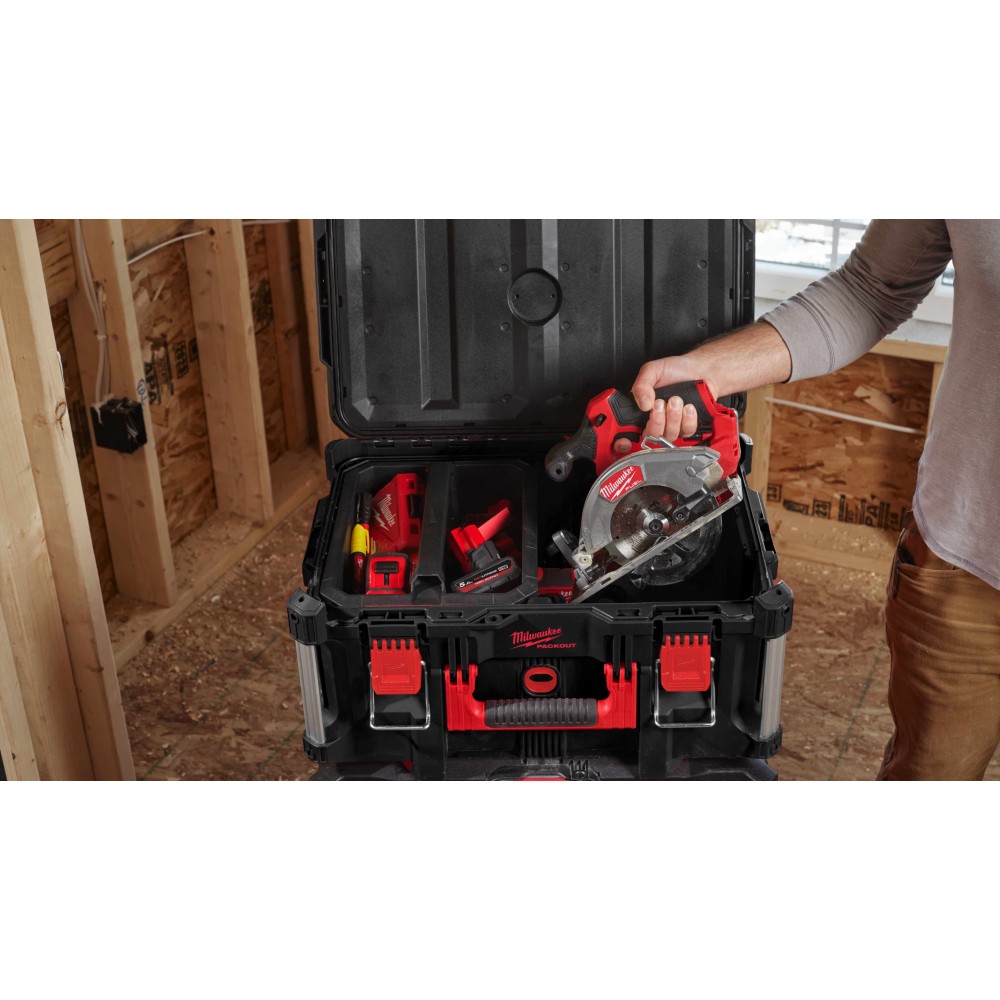 Аккумуляторная циркулярная пила Milwaukee M12 FUEL FCS442-502X