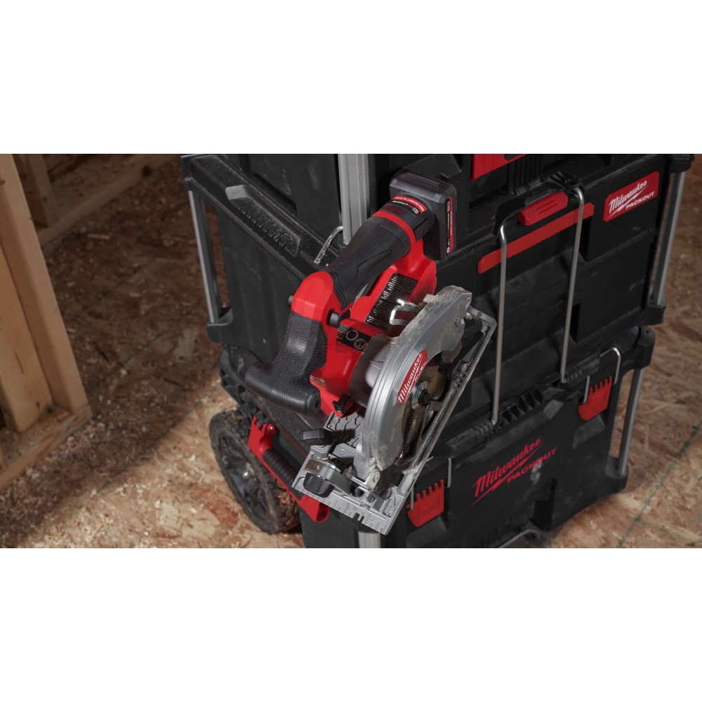 Аккумуляторная циркулярная пила Milwaukee M12 FUEL FCS442-0