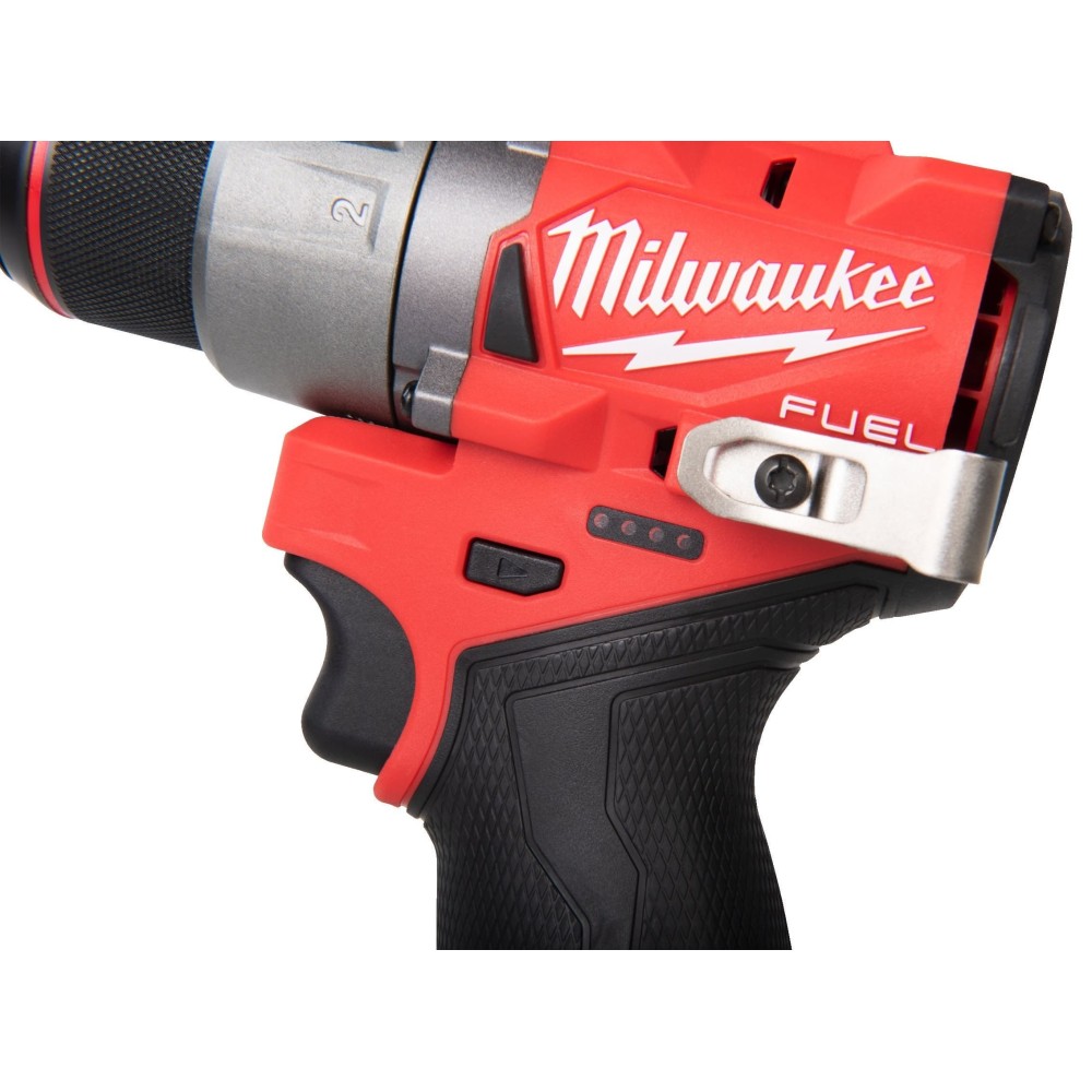 Аккумуляторная дрель-шуруповерт Milwaukee M12 FUEL FDD2-202X