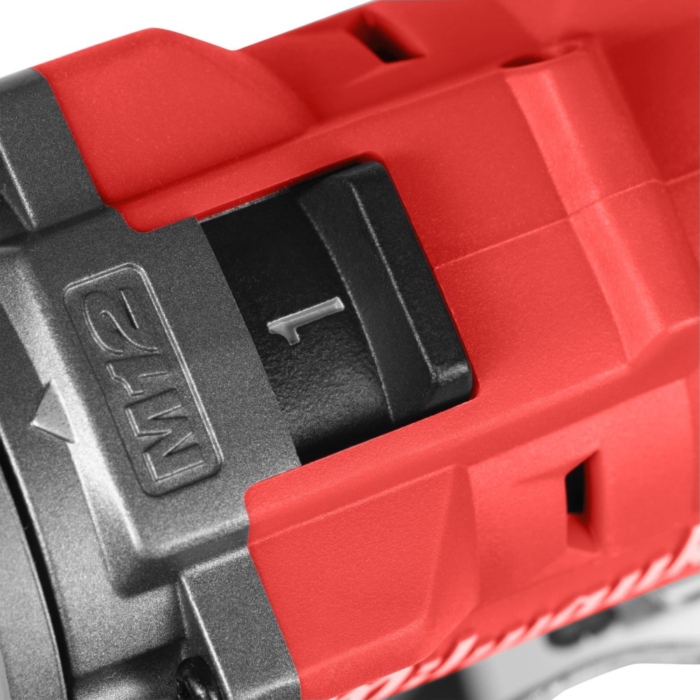 Аккумуляторная дрель-шуруповерт Milwaukee M12 FUEL FDD2-402X