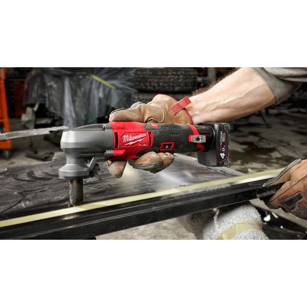 Аккумуляторные ножницы вырубные Milwaukee M12 FUEL FNB16-0