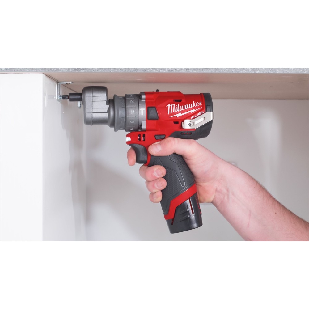 Аккумуляторная ударная дрель шуруповерт со сменным патроном Milwaukee M12 FUEL FPDXKIT-202X