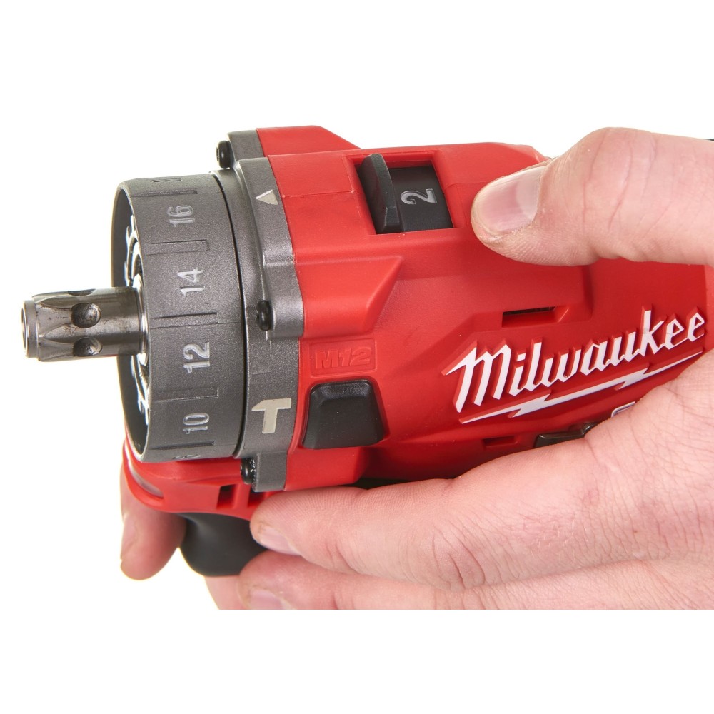 Аккумуляторная ударная дрель шуруповерт со сменным патроном Milwaukee M12 FUEL FPDXKIT-202X