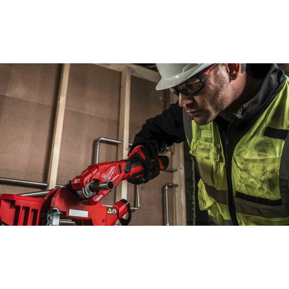 Аккумуляторный труборез для нержавеющей стали Milwaukee M12 PCSS-202C