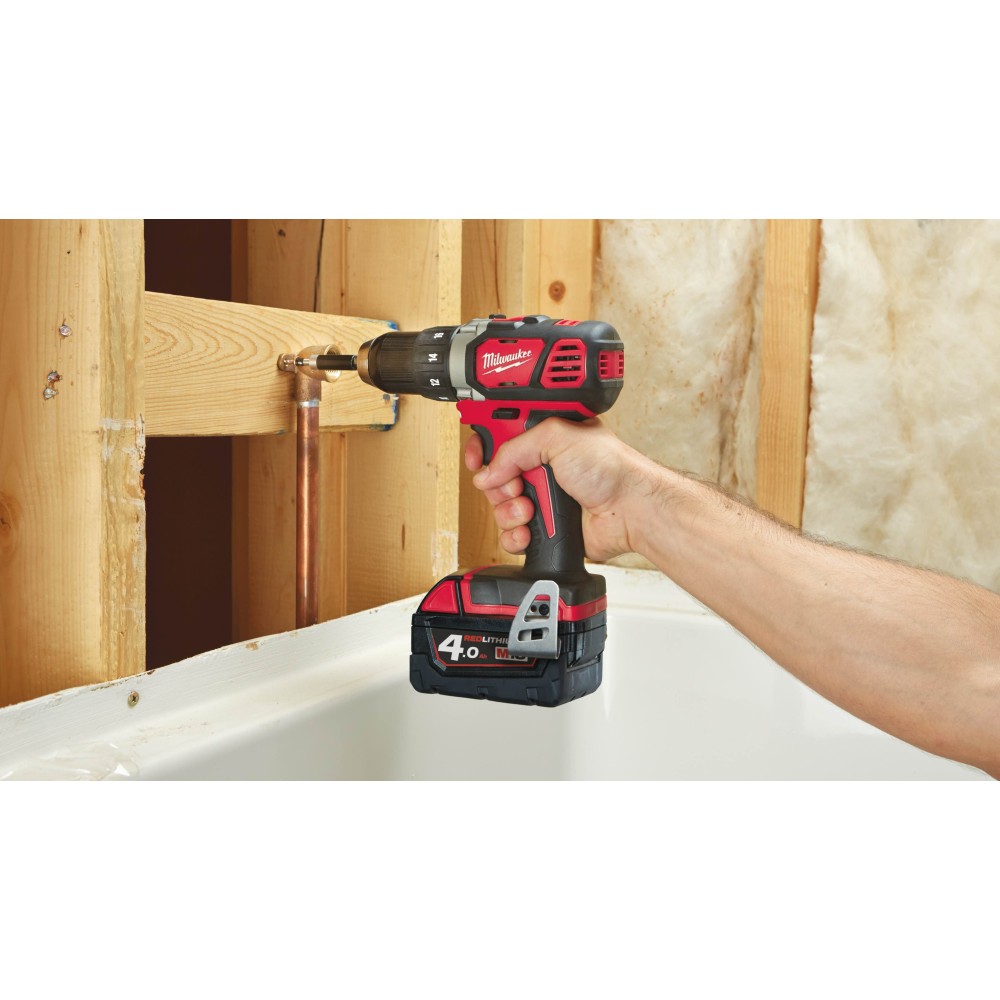 Дрель - шуруповерт Milwaukee M18 BDD-402C