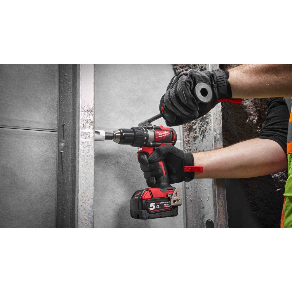 Аккумуляторная дрель-шуруповерт Milwaukee M18 BLDD2-502X