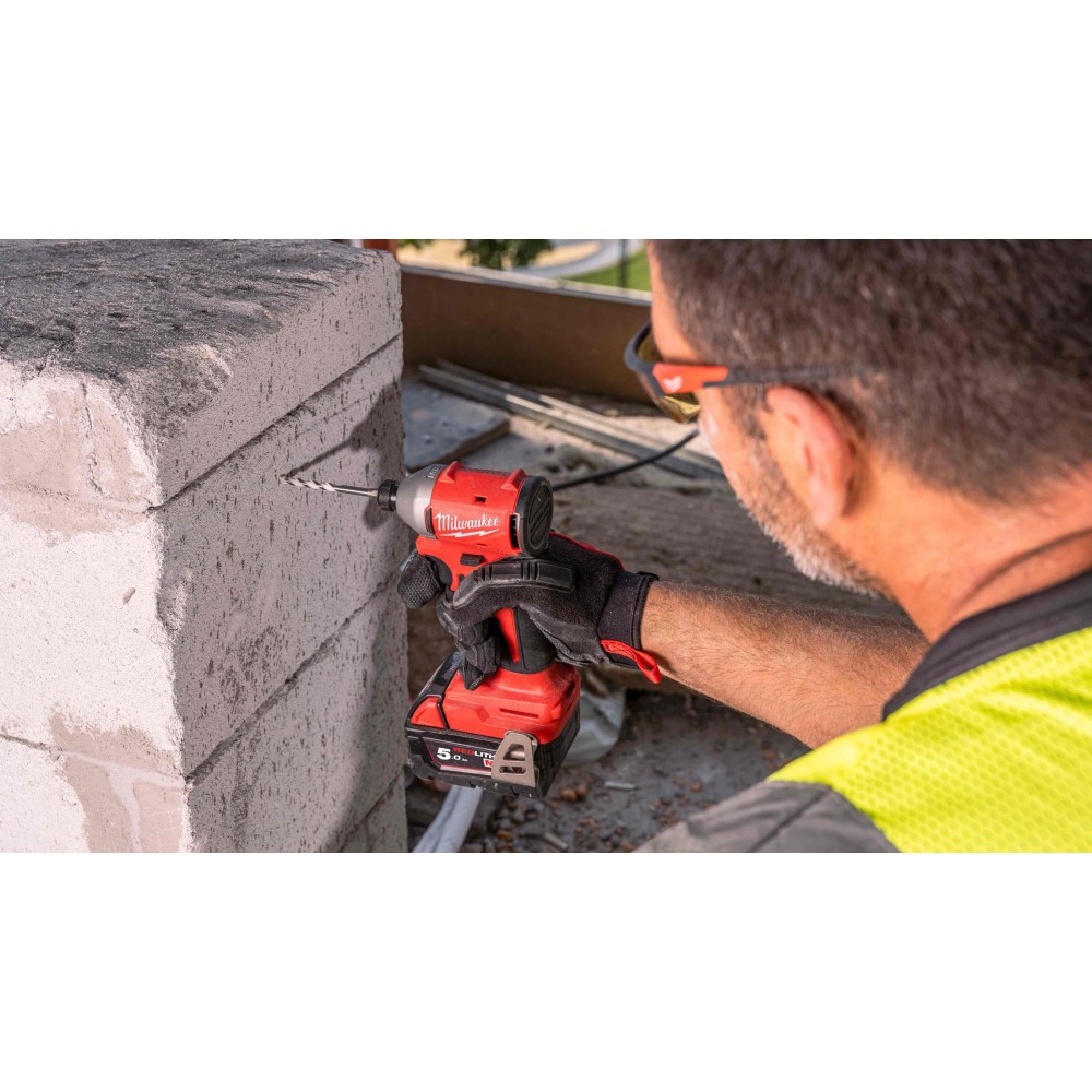 Аккумуляторный винтовёрт Milwaukee M18 BLIDRC-402C