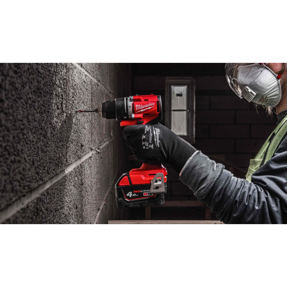 Аккумуляторная ударная дрель-шуруповерт Milwaukee M18 BLPDRC-402C