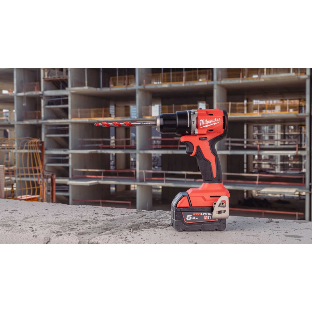 Аккумуляторная ударная дрель-шуруповерт Milwaukee M18 BLPDRC-502C