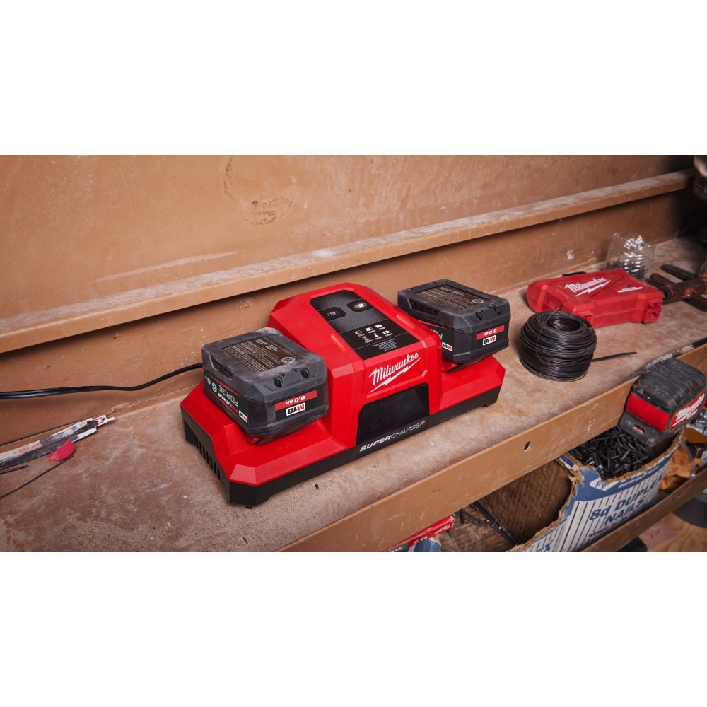 Зарядное устройство Milwaukee M18 DBSC