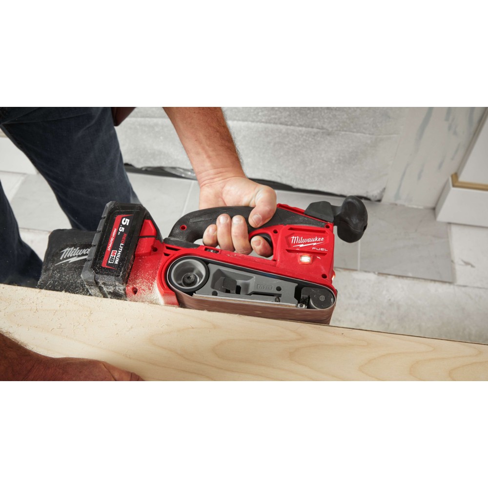 Аккумуляторная ленточная шлифовальная машина Milwaukee M18 FUEL FBTS75-552X