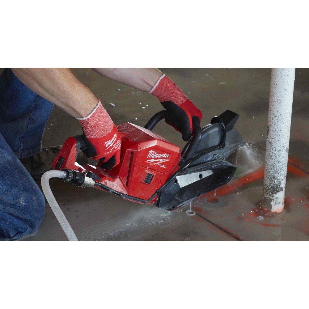 Аккумуляторная отрезная машина Milwaukee M18COS230-0