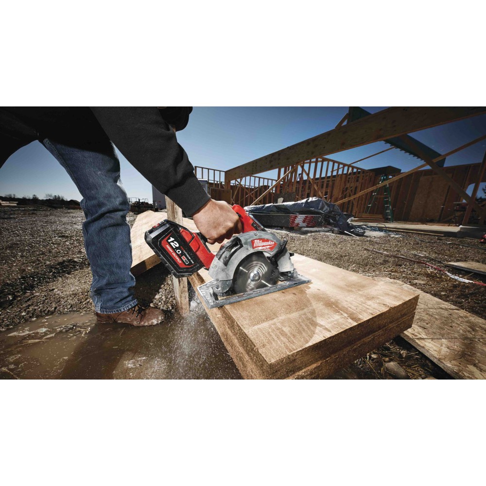 Аккумуляторная циркулярная пила Milwaukee M18 FUEL FCS66-0