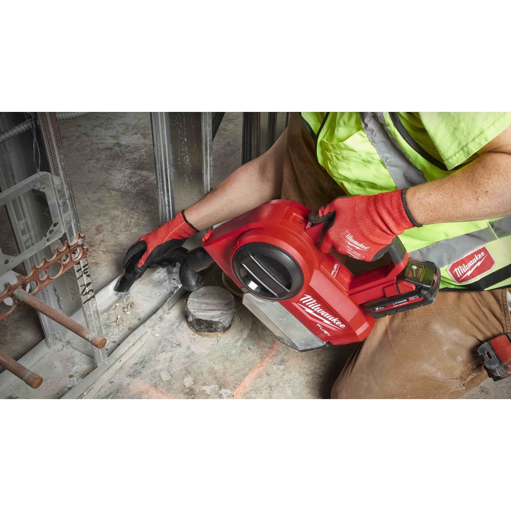 Аккумуляторный пылесос Milwaukee M18 FCVL-0