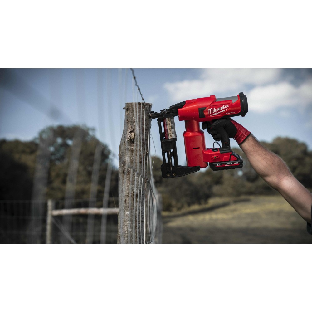 Аккумуляторный степлер Milwaukee M18 FUEL FFUS-0C