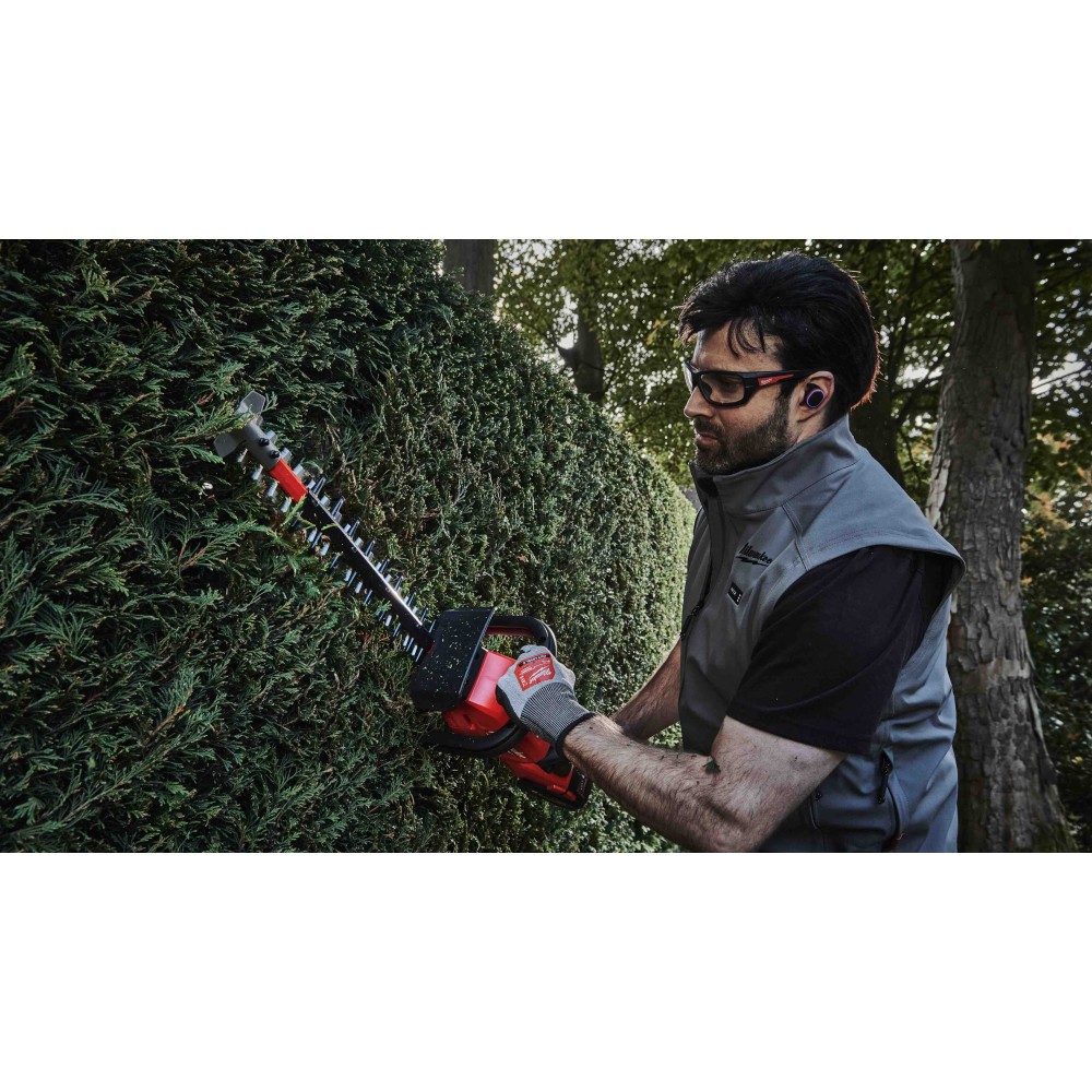 Аккумуляторный кусторез Milwaukee M18 FHET60-802