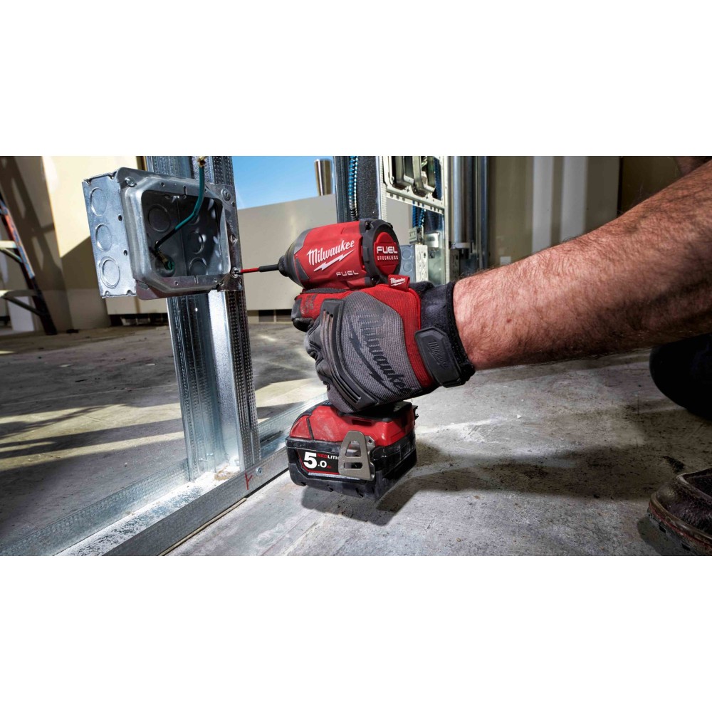 Аккумуляторный импульсный винтоверт Milwaukee M18 FUEL FID2-502X