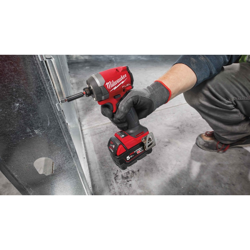 Аккумуляторный импульсный винтоверт Milwaukee M18 FUEL FID3-502X